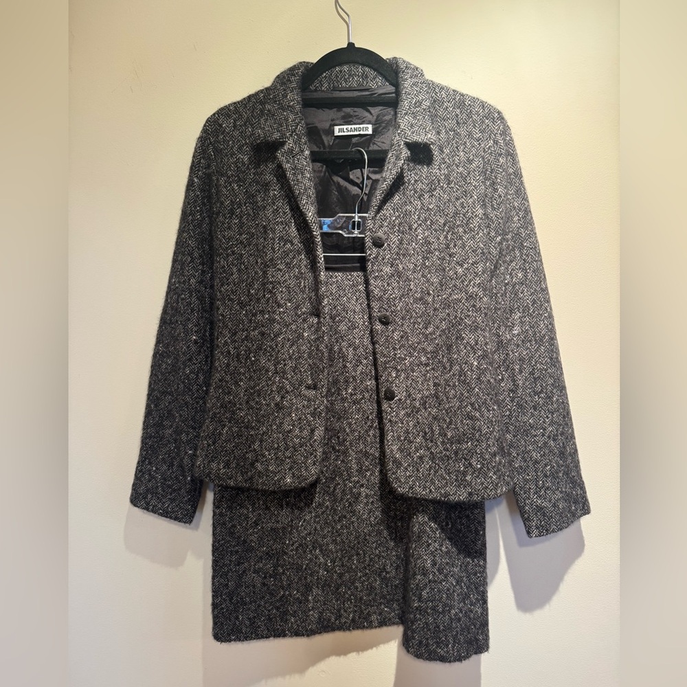 Jil Sander Cashmere and wool suit. Size 36.  Chic and cozy. Perfect for winter.